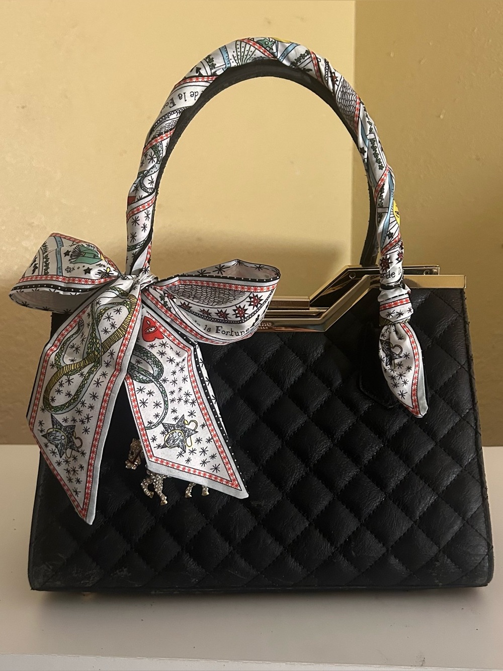 Le Roue de la Fortune Destiny Twilly Women Purse Head Neck Scarf Whote Black Red